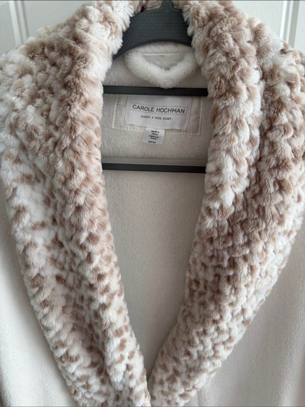 Plush Cream Women’s Robe with Faux Leopard Trim - Cozy Bedtime Wrap
